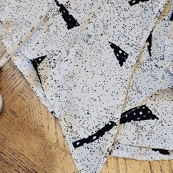 Black and white front tie button down shirt M/L - Picture 9 of 11